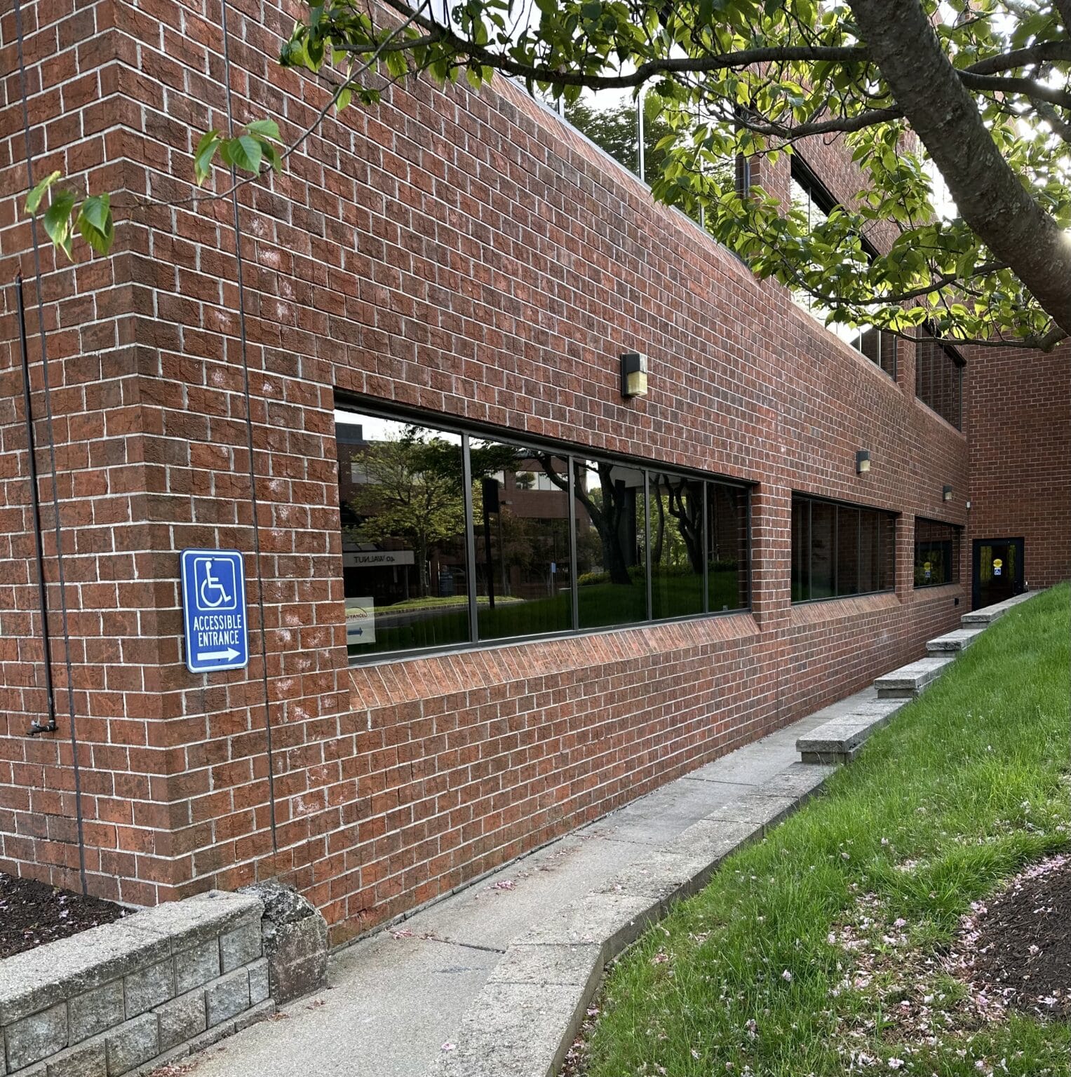 Newton Wellesley Medical Group Primary Care Wellesley - gj3gi7j